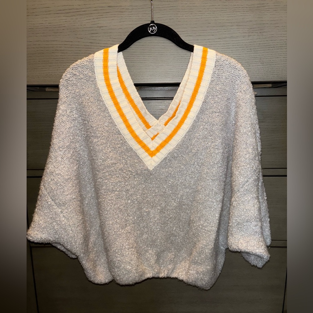 Urban Outfitters Grey Sweater - size XS